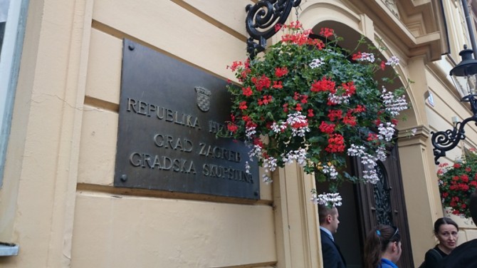 Nekome cvijeće, nekome smeće (foto: D. B.)