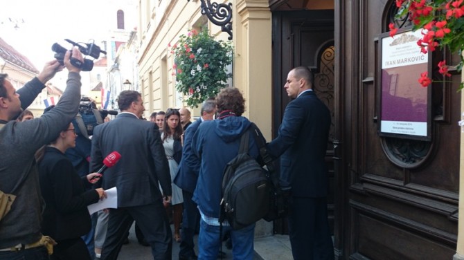 Sprint gradonačelnika Milana Bandića kroz prosvjednike (foto: D. B.)