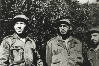 Mladi Raul i Fidel Castro, Izvor: Cubadebate.cu